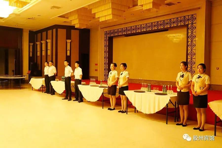 展技能，促服务——胶州宾馆餐饮服务部托盘技能比赛与文化艺术交流培训纪实